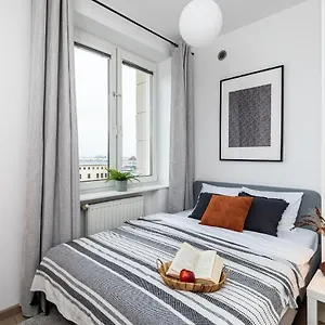 https://super-apart-pl-konstytucji-6.warsawhotelspoland.com