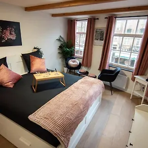 https://apt-best-neighbourhood.amsterdamhotelsnl.com