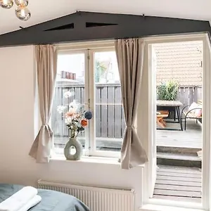 https://rooftop-retreat.amsterdamhotelsnl.com